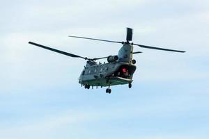 eastbourne, east sussex, uk, 2012. chinook hc2 helikopter tentoongesteld in airbourne foto