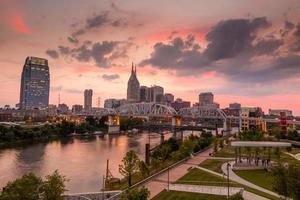 Nashville, Tennessee skyline van het centrum bij avondschemering