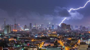 onweer verlichting over Bangkok Thailand foto