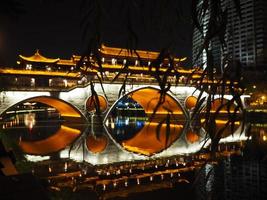 Anshun-brug bij nacht in Chengdu foto