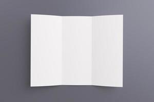 blanco geopend tri-fold brochure geïsoleerd op grijs foto