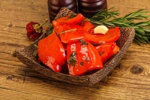 lekkere gemarineerde rode paprika foto