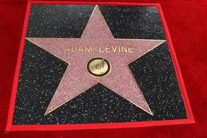 los angeles 10 feb, adam levine ster bij de adam levine hollywood walk of fame ster ceremonie bij musici instituut op 10 februari 2017 in los angeles, ca foto