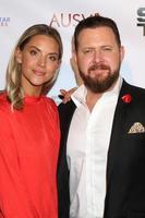 los angeles 26 sep, abigail ochse, aj buckley bij de première van seizoen 2 van het seal team bij de american legion post 43 op 26 september 2018 in los angeles, ca foto