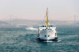 passagiersschepen in de Straat van Bosporus