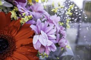 bloemen op een begraafplaats foto