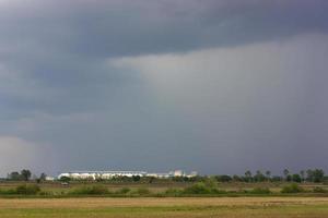 rijstmolen fabriek bewolkt. foto