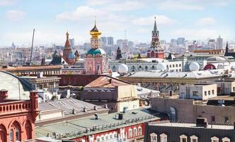 de skyline van de stad van Moskou met kremlin foto