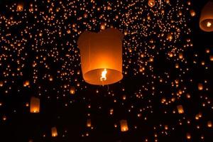 Thaise mensen zwevende lamp