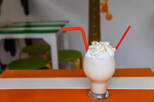 milkshake met slagroom foto