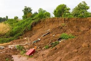 aardverschuiving rivierafval. foto