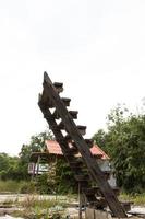 houten ladders naar huis vernield. foto