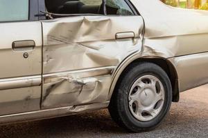 de gouden bourne autodeur werd gesloopt. foto