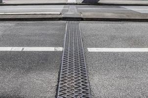 lege brug in de straten van kiel in duitsland tijdens de quarantaine van het coronavirus. foto