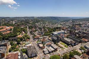 luchtfoto van gramado, rio grande do sul, brazilië. beroemde toeristische stad in het zuiden van brazilië. foto