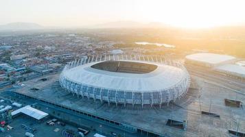 fortaleza, ceara, brazilië, circa oktober 2019 aeria uitzicht op de stad fortaleza, ceara, brazilië, zuid-amerika. vliegen over het placido castelo stadion, arena castelao. foto