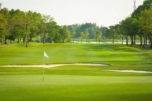 landschapsmening van golfbaan foto