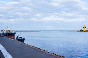 sleepschip in de zeehaven foto