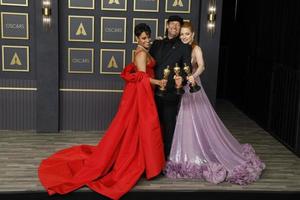 los angeles, 27 maart - ariana debose, troy kotsur, jessica chastain bij de 94th academy awards in dolby theater op 27 maart 2022 in los angeles, ca foto