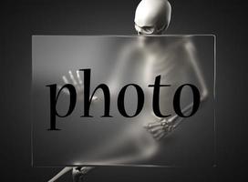 fotowoord op glas en skelet foto