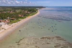 luchtfoto van strand sao miguel dos milagres, alagoas, brazilië. foto