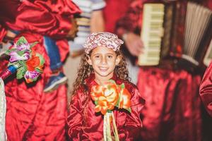 minas gerais, brazilië, dec 2019 - traditionele dansvoorstelling genaamd festa do congo foto