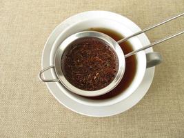 rooibos thee in theezeefje foto