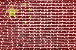 vlag van china geschilderd op een bakstenen muur foto