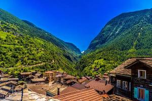 chalet in zwitsers alpen dorp, stalden, staldenried, visp, wallis foto
