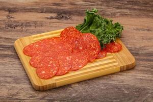 Italiaanse spycy pepperoni worst plakjes foto