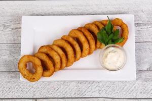 inktvisringen snack met saus foto