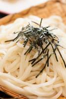 udon noedels zijn traditionele gerechten uit japan. foto