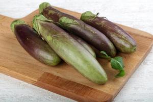 baby aubergines aan boord foto