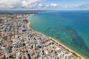 luchtfoto van stranden in maceio, alagoas, noordoostelijke regio van brazilië. foto