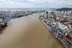 brazilië maart 2022 - luchtfoto van apm terminals foto