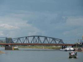 zutphen aan de rivier de ijssel in nederland foto