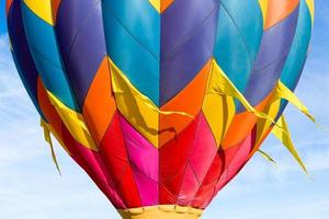 kleurrijke hete luchtballon foto
