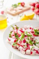 radijs lente salade met kruiden foto