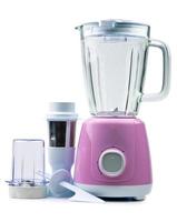 lege pastel paarse elektrische blender met filter, gehard glazen kan, droge grinder en snelheidsselector geïsoleerd op een witte achtergrond. blender en molen voor een gezonde levensstijl. keukenapparaat foto