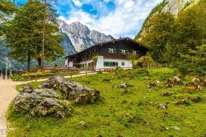 chalet in koenigssee, konigsee, nationaal park berchtesgaden, beieren, duitsland foto