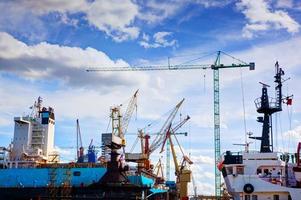 scheepswerf. schip in aanbouw, reparatie. industrieel, vervoer. foto