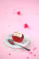 gebroken rood fluwelen cupcake met roomkaasglazuur