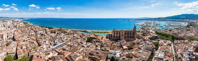 luchtfoto van de hoofdstad van mallorca - palma de mallorca in spanje. foto