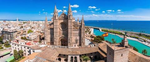 gotische middeleeuwse kathedraal van palma de mallorca in spanje foto