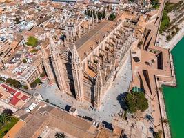 gotische middeleeuwse kathedraal van palma de mallorca in spanje foto