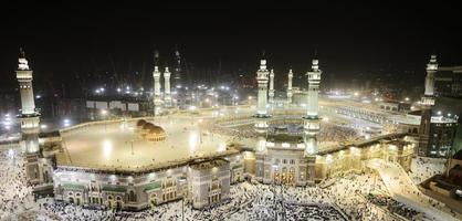 makkah kaaba en mensen die komen voor hadj