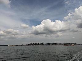 foto van het landschap in de wateren van de baai van kalimantan