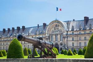 parijs, frankrijk, 2022 - les invalides, parijs, frankrijk. een historisch kanon foto