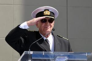 los angeles, 10 mei - gavin macleod op de prinsescruises ontvangt ere-ster plaquette als vriend van de hollywood walk of fame in dolby theater op 10 mei 2018 in los angeles, ca foto