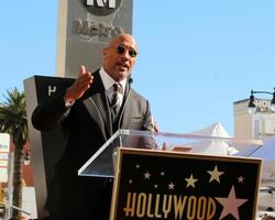 los angeles, 13 dec - dwayne johnson bij de dwayne johnson star-ceremonie op de hollywood walk of fame op 13 december 2017 in los angeles, ca foto